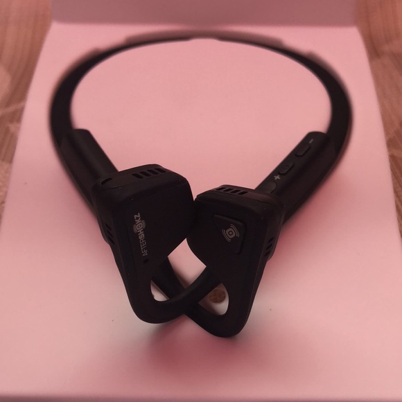 (Aftershocks) wireless Bluetooth headphones, - Picture 3 of 14